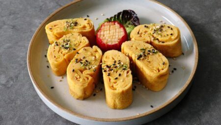 Japanese-Style Rolled Omelet (Tamagoyaki)