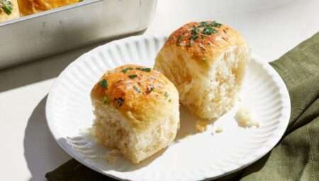 Garlic Dinner Rolls